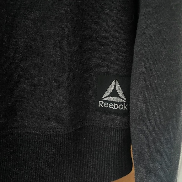 Reebok Women’s Black Graphic Athletic Crewneck Sweater Sz M - Picture 2 of 5